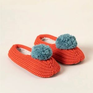NWT Verloop Pom Knit Slippers Size M/L